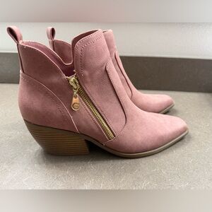 GBG Los Angeles  Ankle Booties